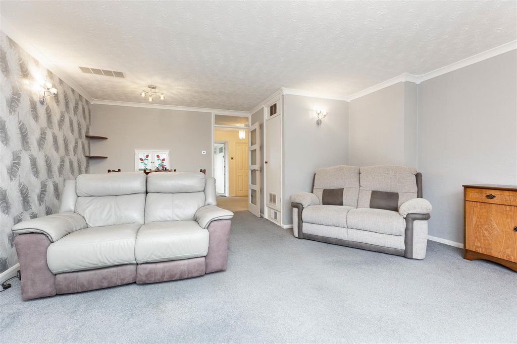 Property photo 3 of 23 Lounge/Diner