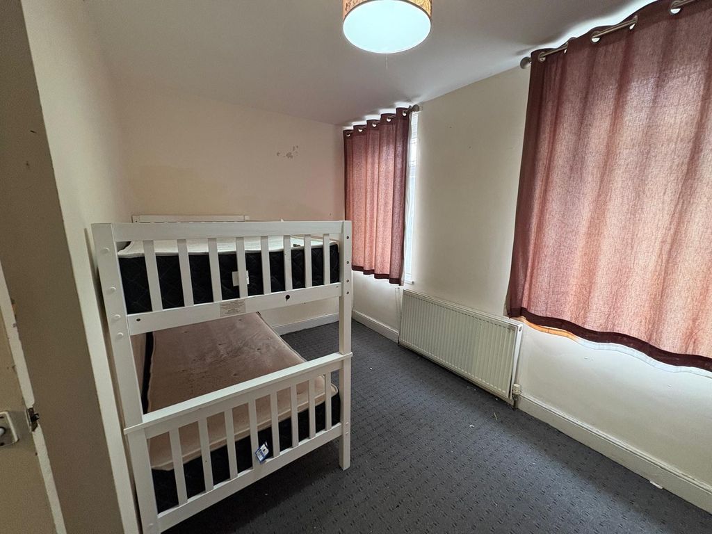 Property photo 3 of 5