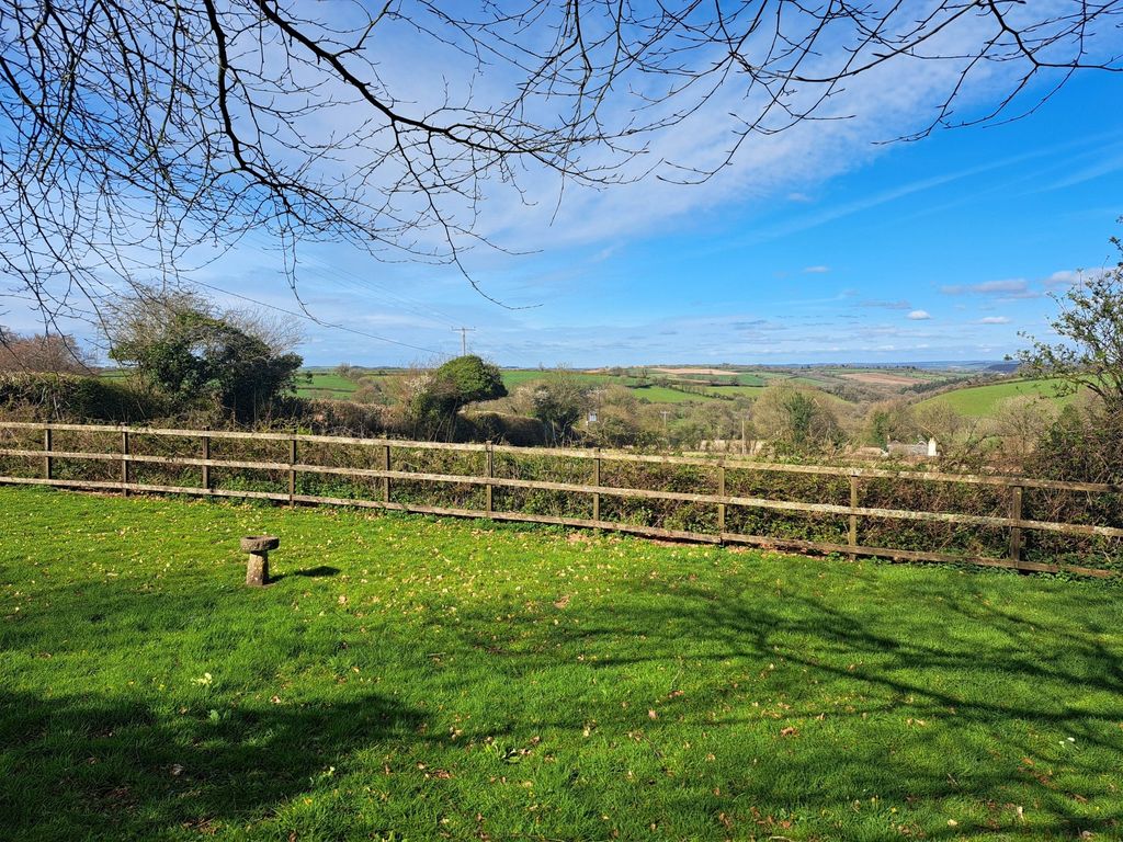 Property photo 2 of 17 Picture No. 27