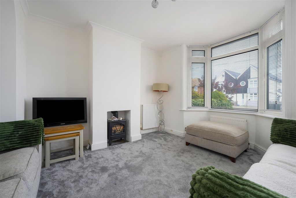 Property photo 2 of 18 Bridgefield, Tankerton, Whitstable
