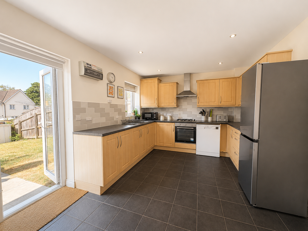 Property photo 2 of 11 Kitchen
