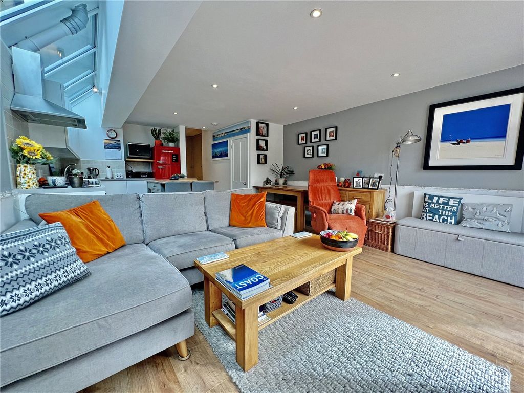 Property photo 2 of 17 Picture No. 12
