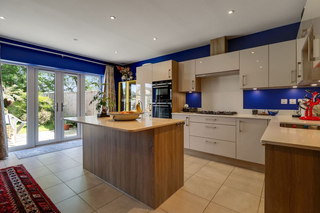 Property photo 2 of 30