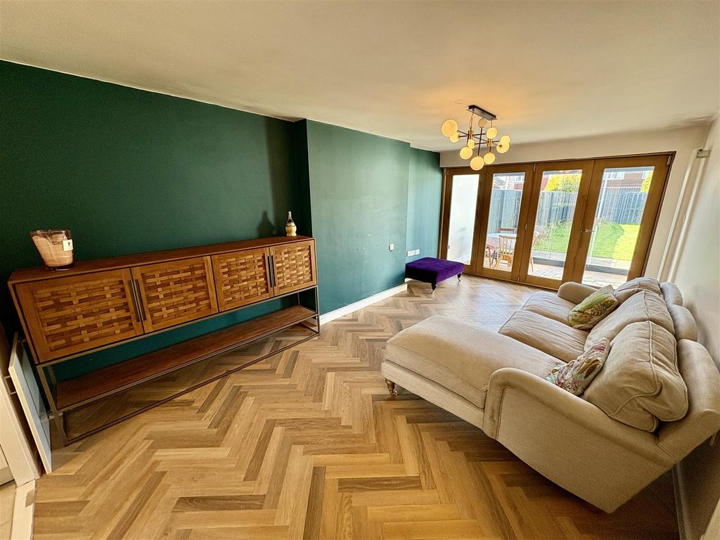 Property photo 3 of 14 Lounge/Dining Room