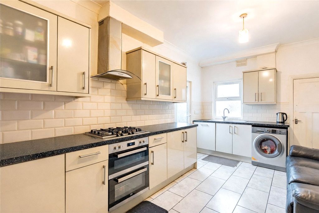 Property photo 2 of 18 Kitchen