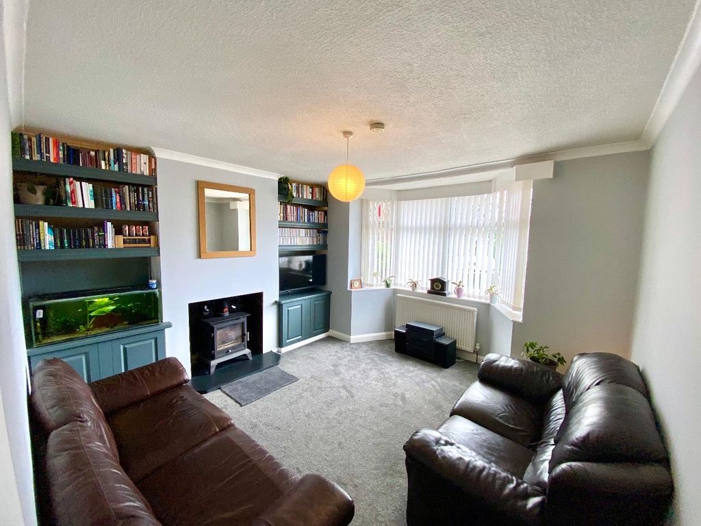 Property photo 3 of 11 Lounge