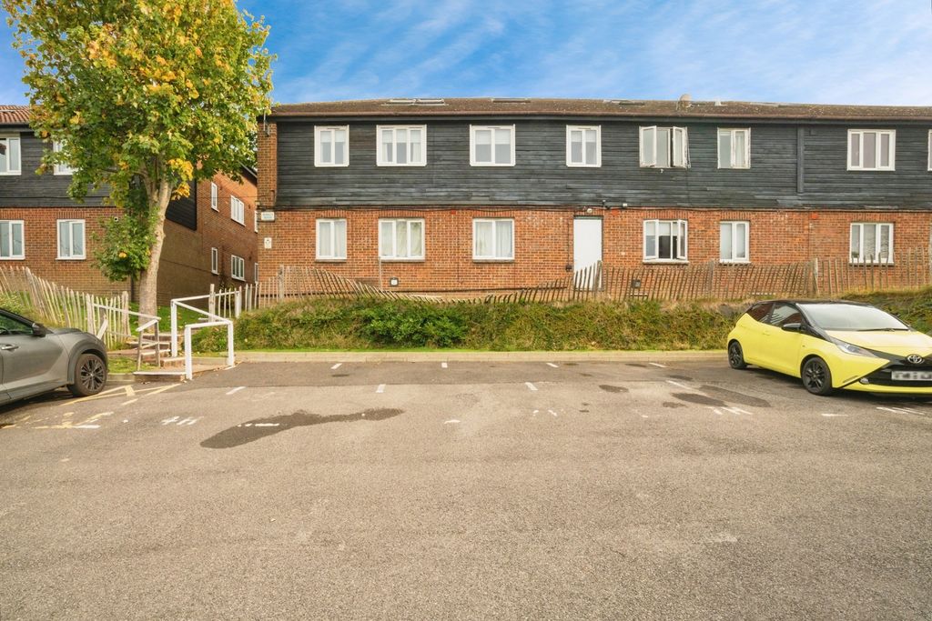 Additional image 6 of 2 bed flat for saleStreatfield Road, Heathfield, East Sussex TN21