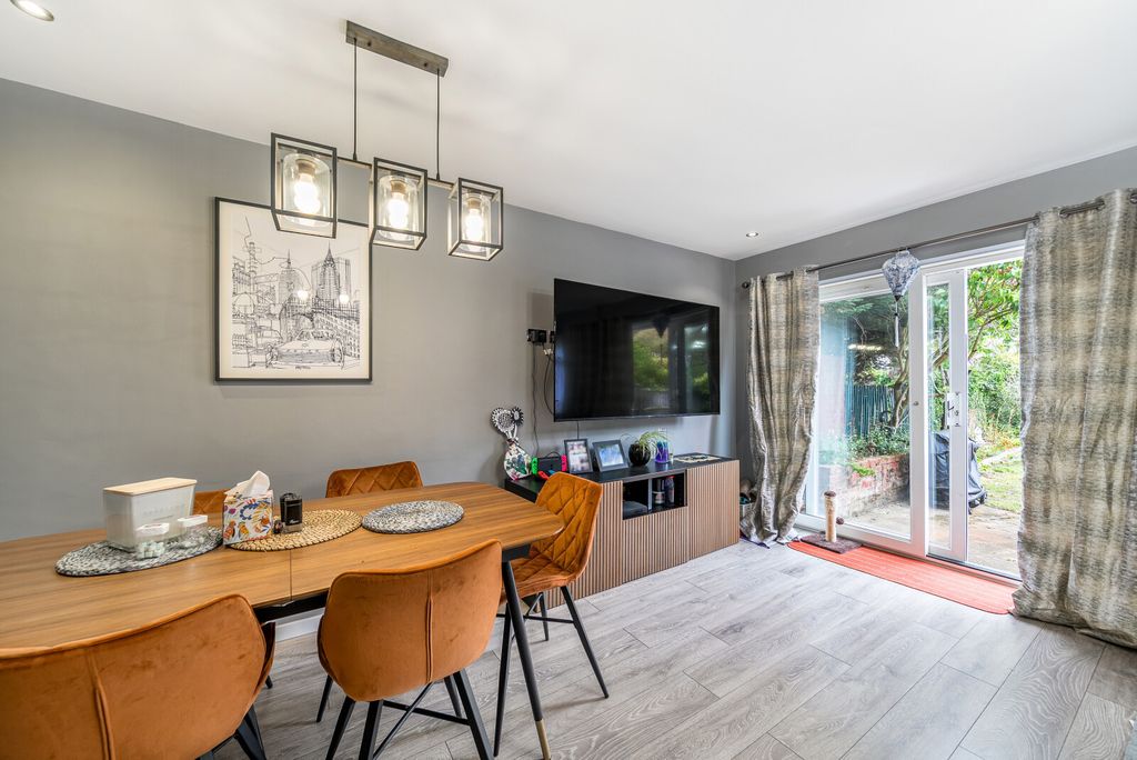 Property photo 2 of 12 1330989-27-68907A...