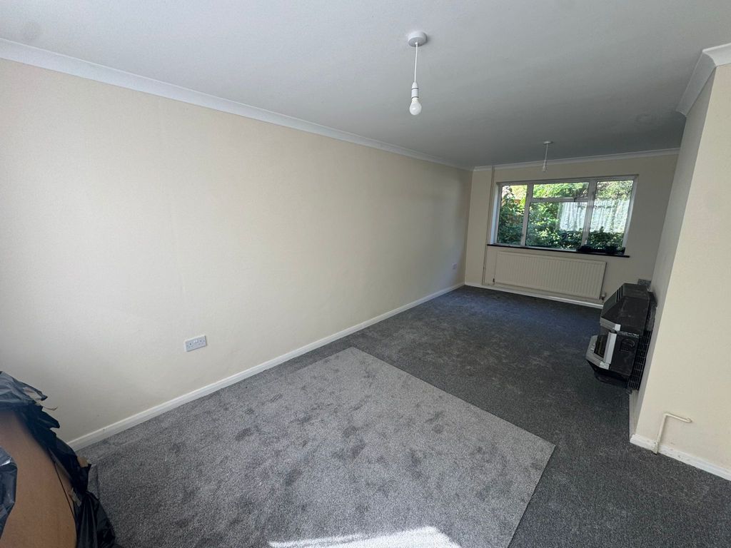 Property photo 3 of 8 Gallery