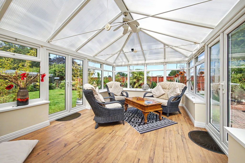 Property photo 2 of 31 Conservatory