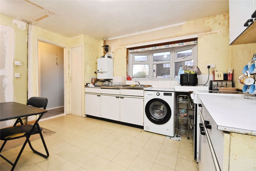 Property photo 2 of 12 Picture No. 11