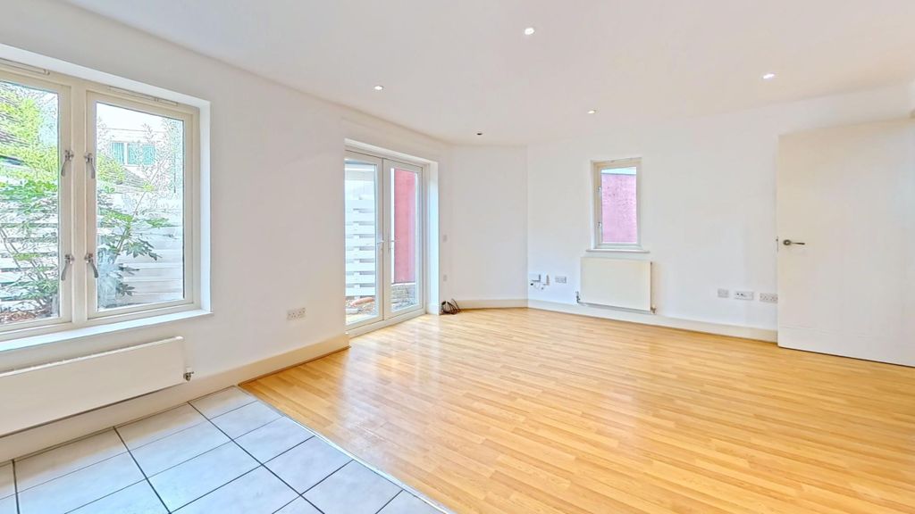 Property photo 2 of 36