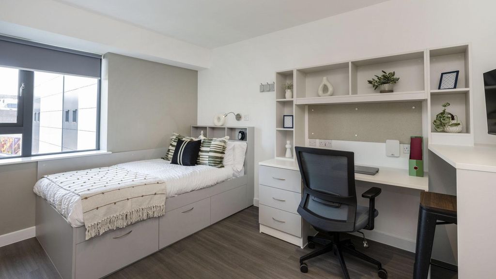 Property photo 3 of 18