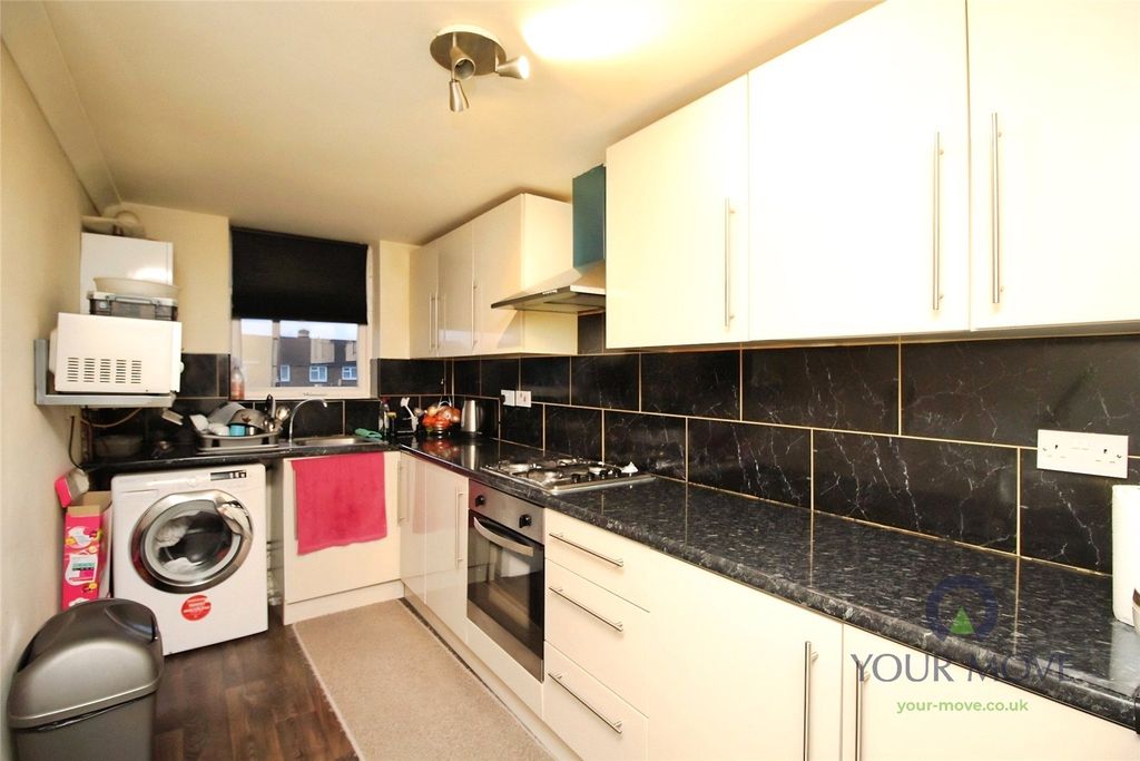 Property photo 2 of 8 Picture No. 15