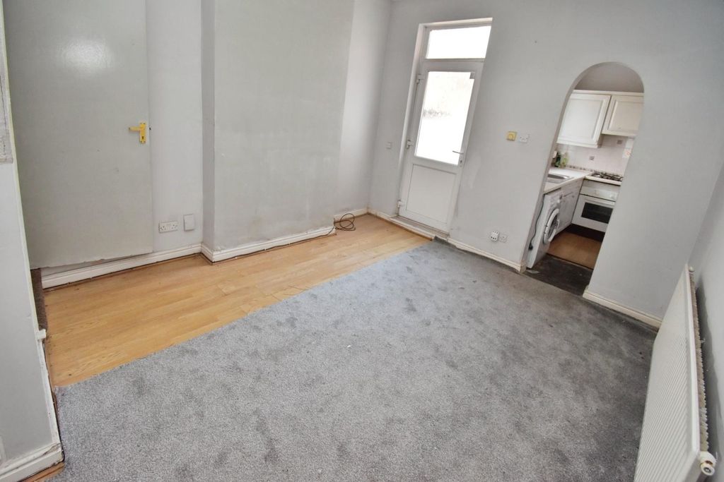 Property photo 3 of 10 Dining Room