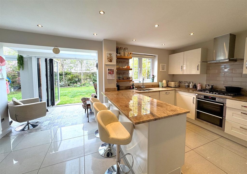 Property photo 2 of 25 Breakfast Kitchen