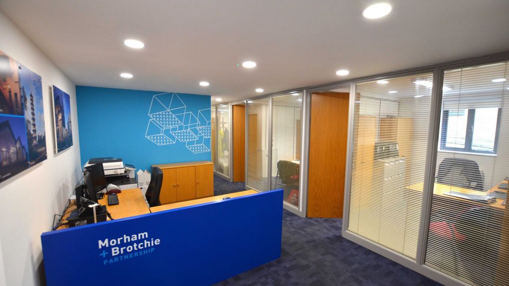 Property photo 2 of 7 Allied-Surveyors-Scotland-126-1-Calton Road-Office