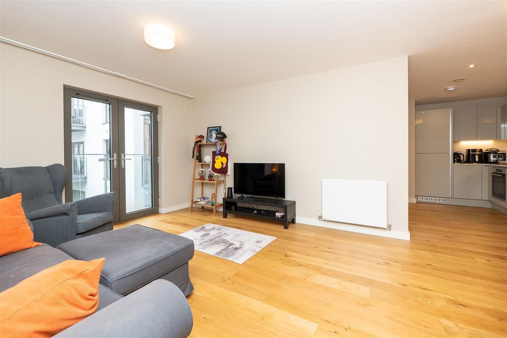 Property photo 3 of 14 99-Hope-Quay-Bs1-12.Jpg