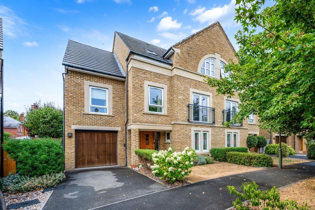 Property photo 1 of 25 Glanville Way