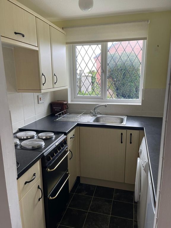 Property photo 2 of 9 Kitchen