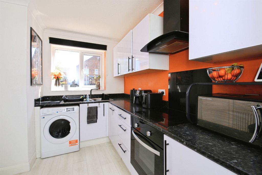 Property photo 3 of 8