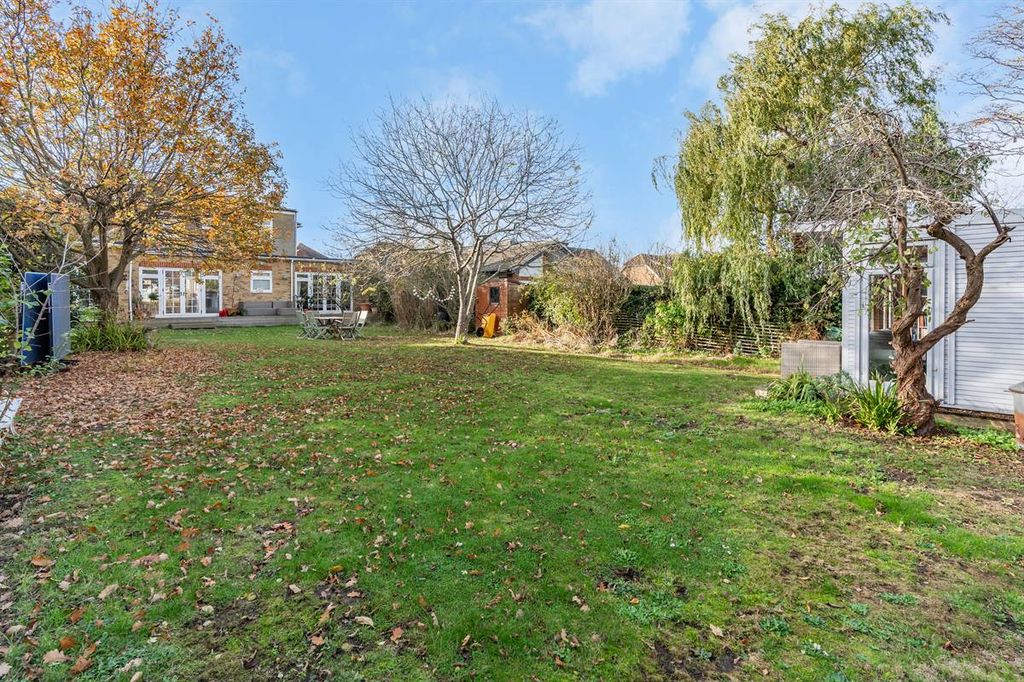 Property photo 2 of 28