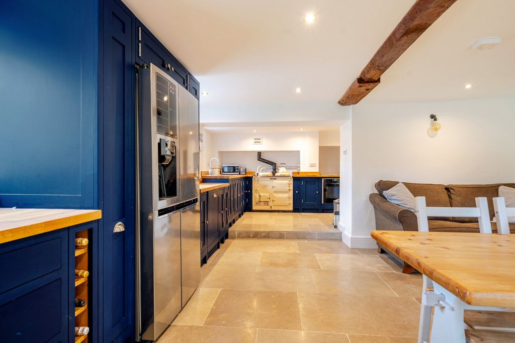 Property photo 2 of 16 Kitchen/Dining Room