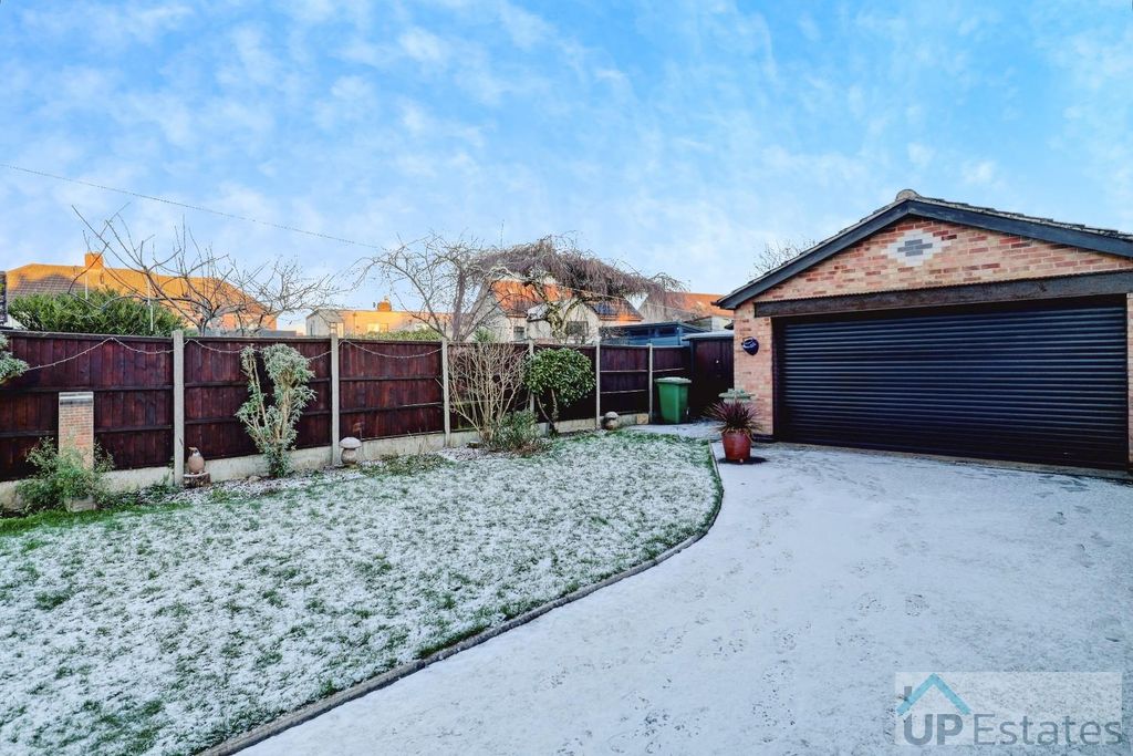 Property photo 2 of 25