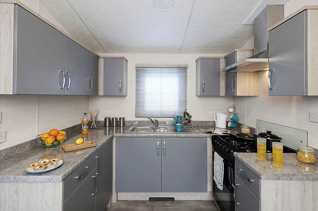 Property photo 3 of 9 Kitchen Dining Area