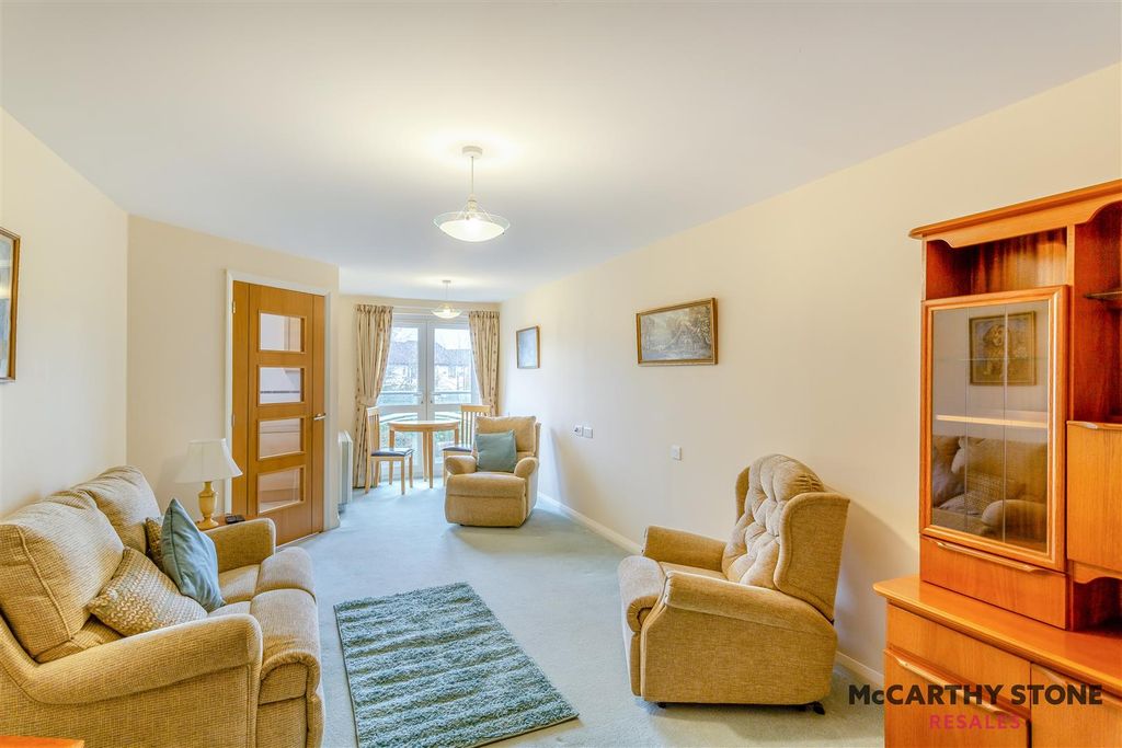Property photo 2 of 32 8585202-Interior04.Jpg