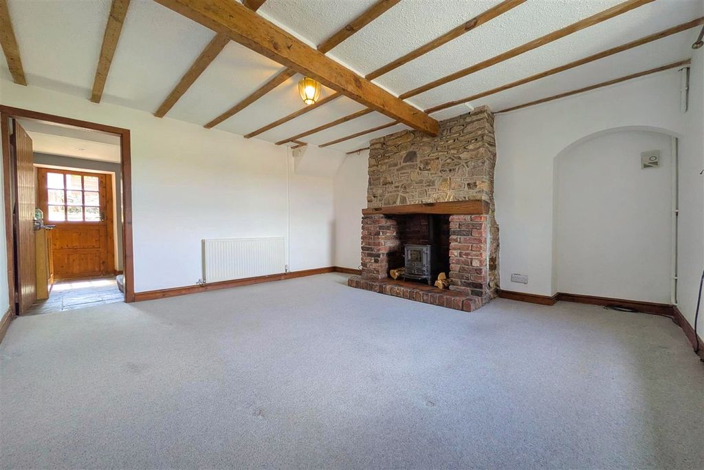 Property photo 2 of 11 Lounge