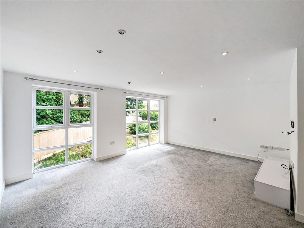 Property photo 3 of 19 Lounge Diner