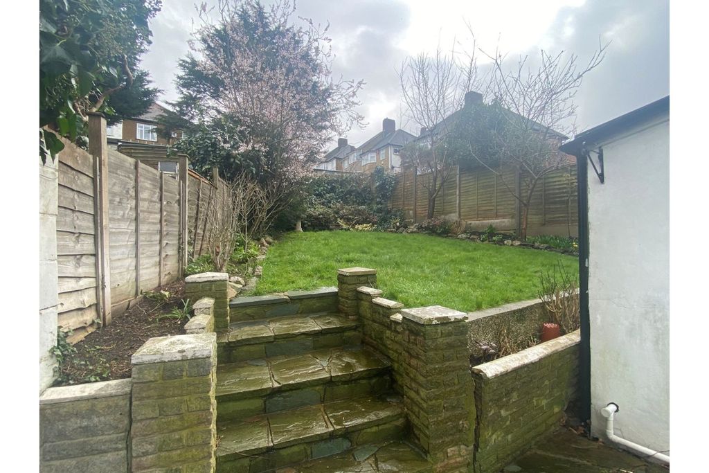 Property photo 3 of 22 Gardens