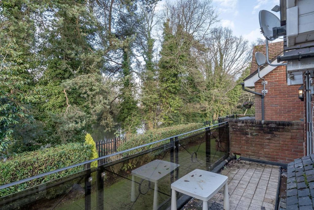 Property photo 2 of 21