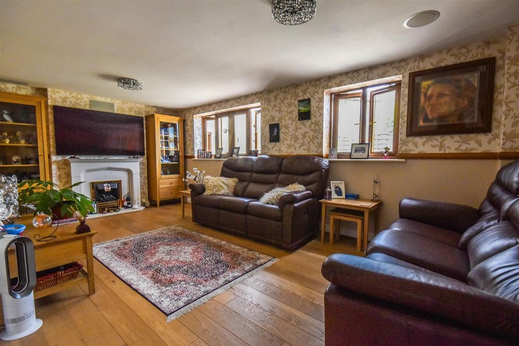Property photo 2 of 30 Living Room