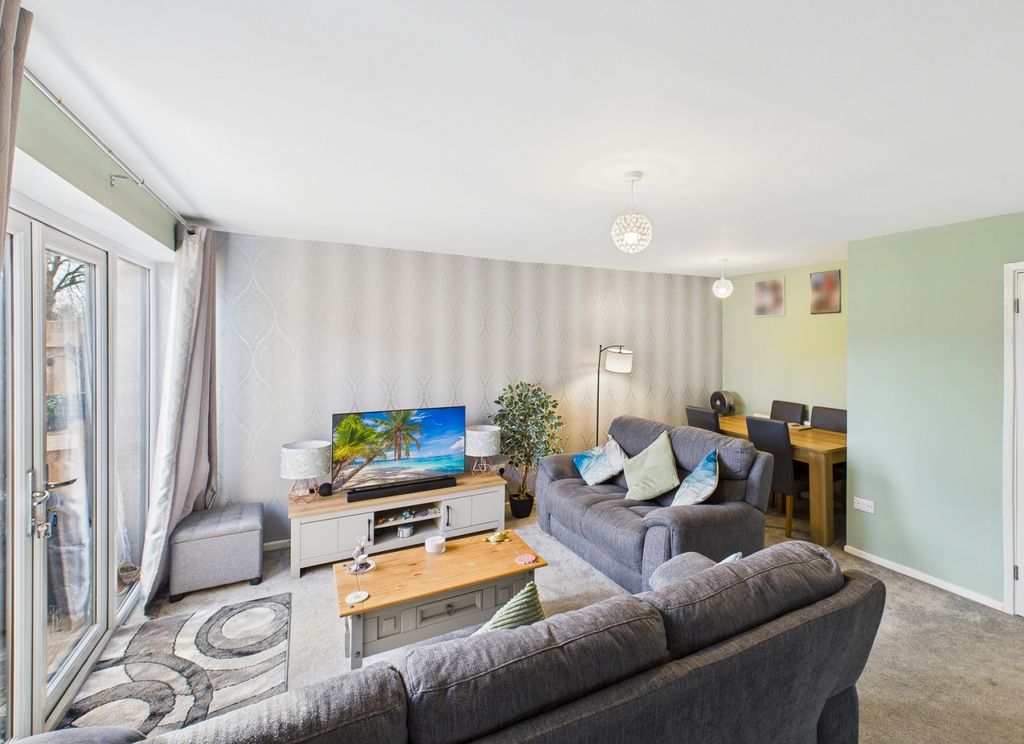 Property photo 3 of 11 Living Room