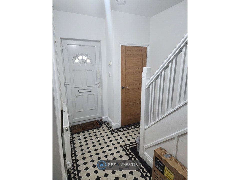 Property photo 2 of 17 Hallway
