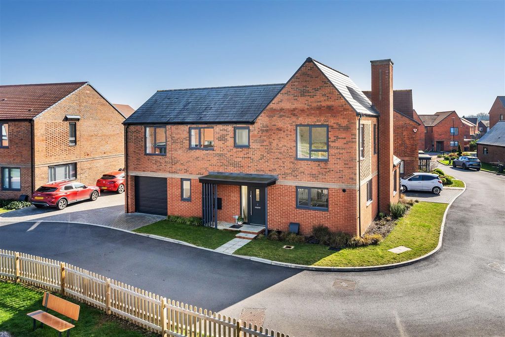 Property photo 1 of 33 3-Hornbeam-Way-47.Jpg