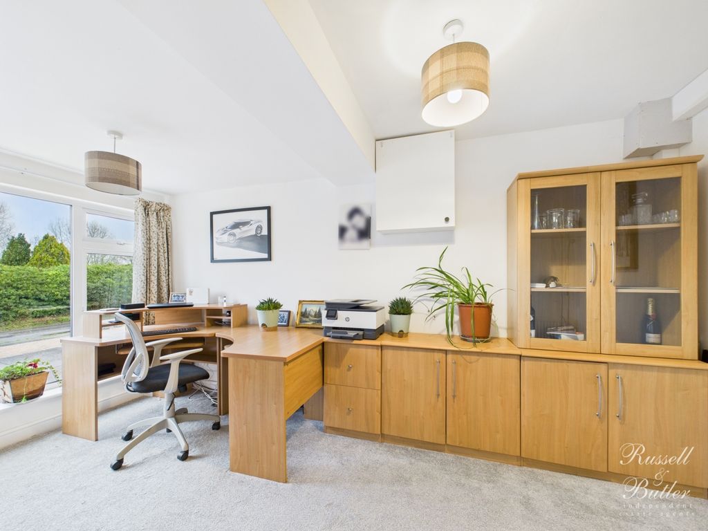 Property photo 3 of 26 Cam01995G0-Pr0401-Still002