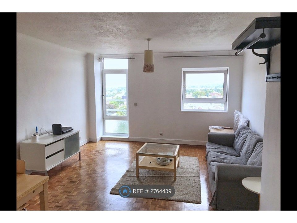 Property photo 1 of 20 Living Room Photo 1