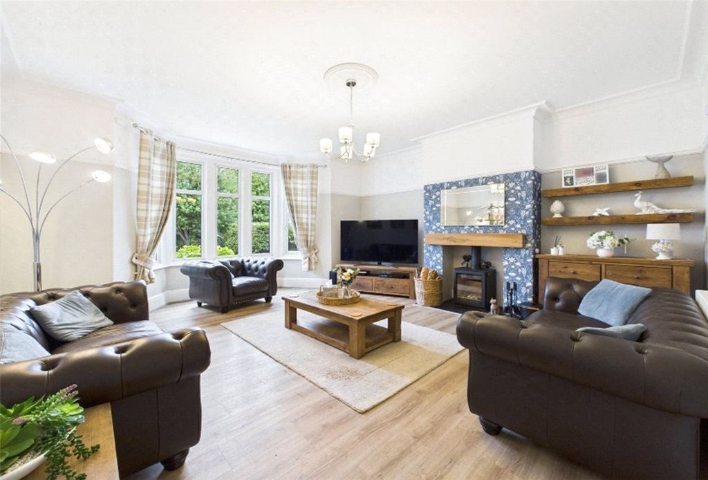 Property photo 2 of 28 Picture No. 61