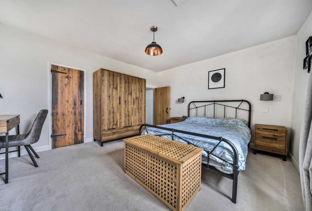 Property photo 2 of 24 1329988-28-6890Da...