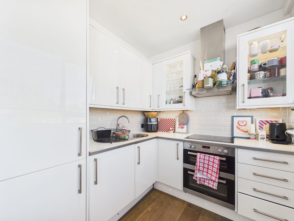 Property photo 2 of 6 Cam04693G0-Pr0113-Still016