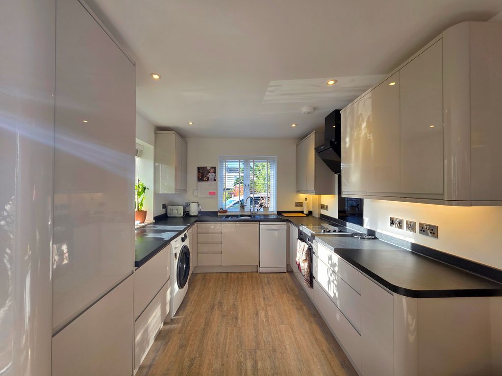 Property photo 2 of 14 Image