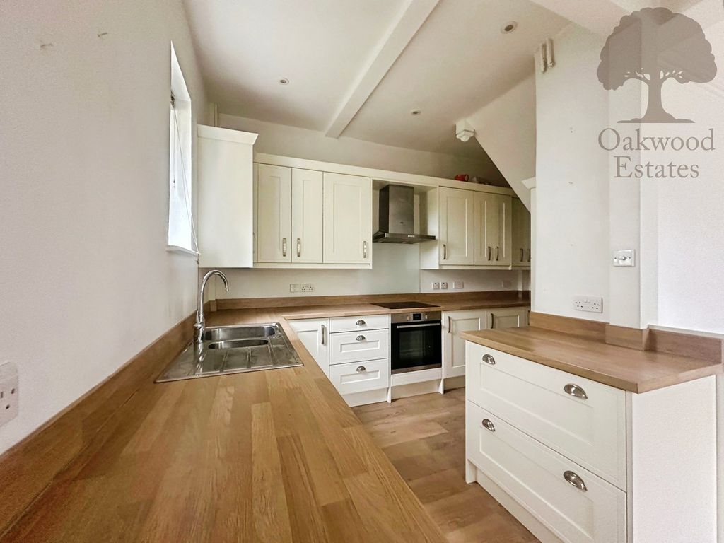 Property photo 3 of 10 Kitchen