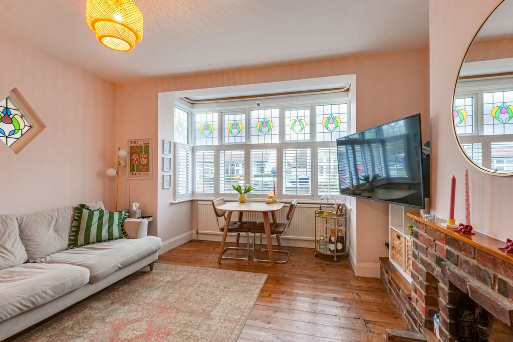 Property photo 2 of 19