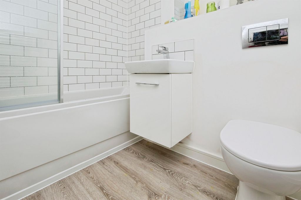 Additional image 20 of 2 bed flat for saleBilsborrow Avenue, Derby DE1