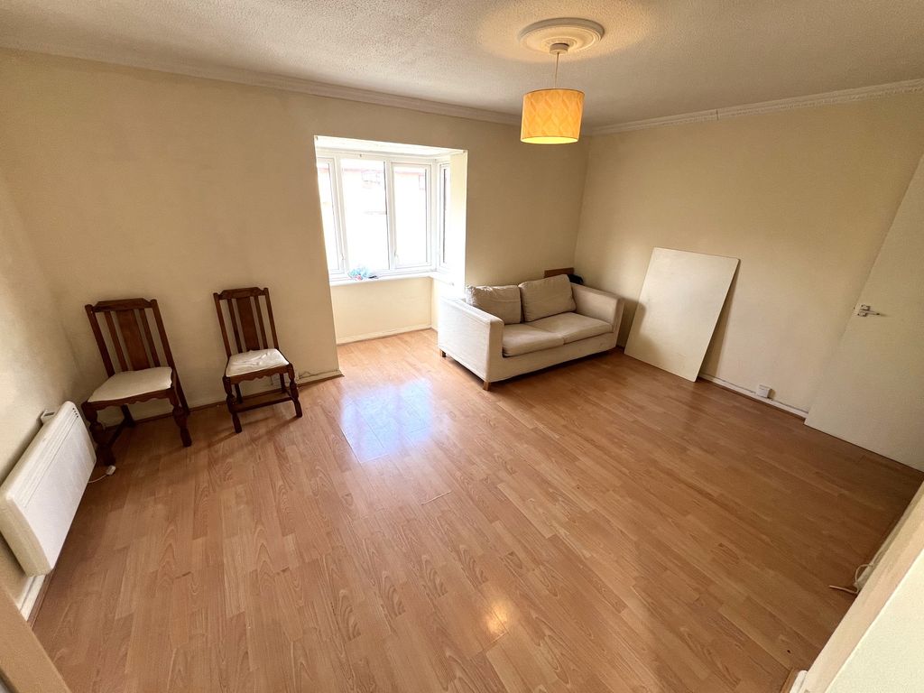 Property photo 2 of 4