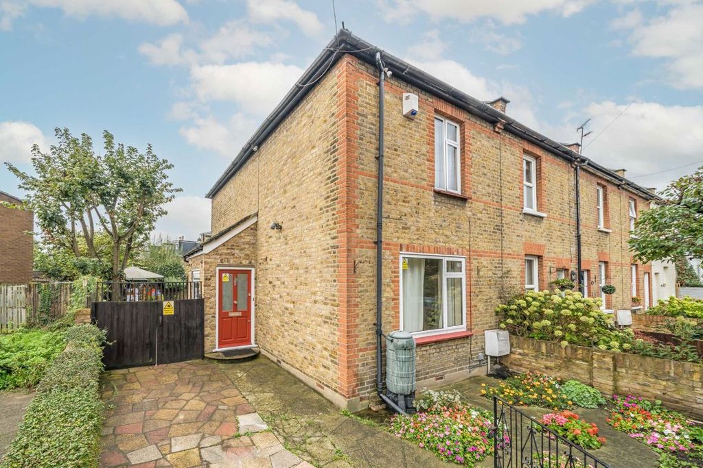 Property photo 1 of 8