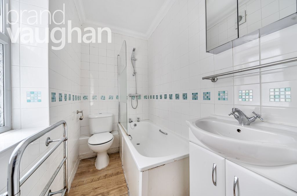 Property photo 2 of 8 Bathroom